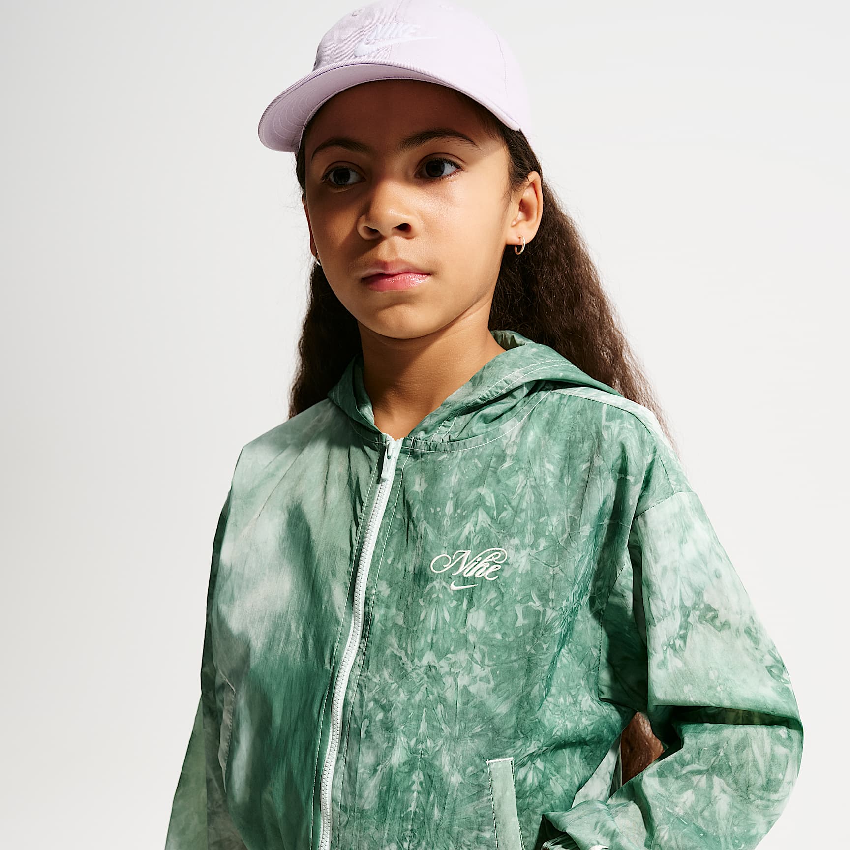 Nike Sportswear Club Girls' Woven Tracksuit Jacket. Nike LU